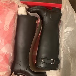 Brand new Hunter Boots size 5. Still in box never worn.